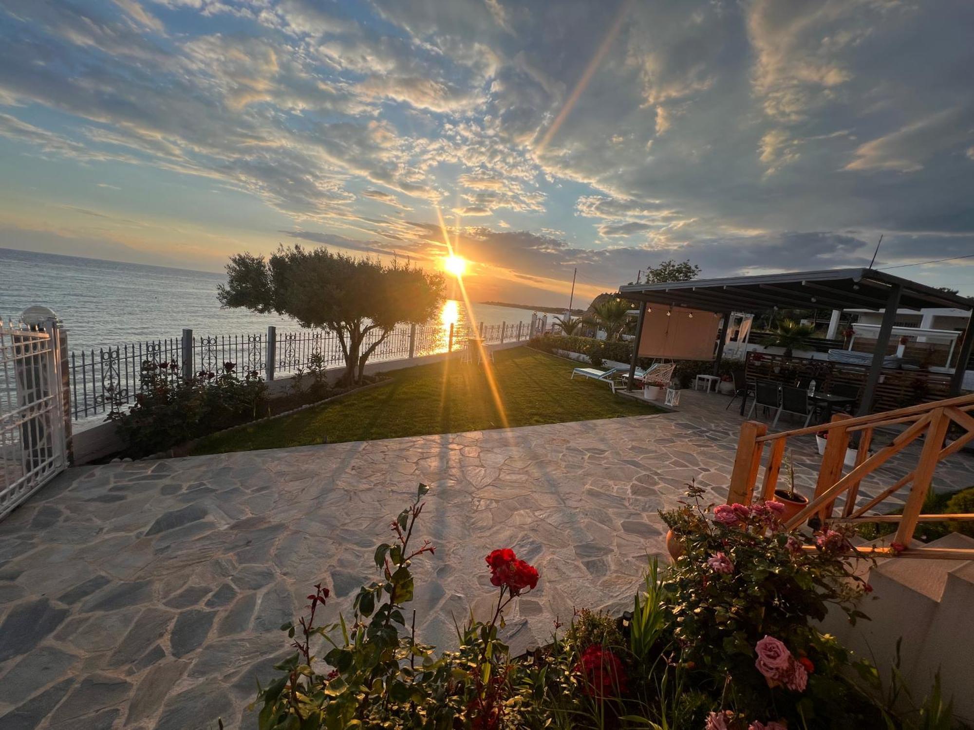 Beachfront Villa Athina Vergia Exterior foto